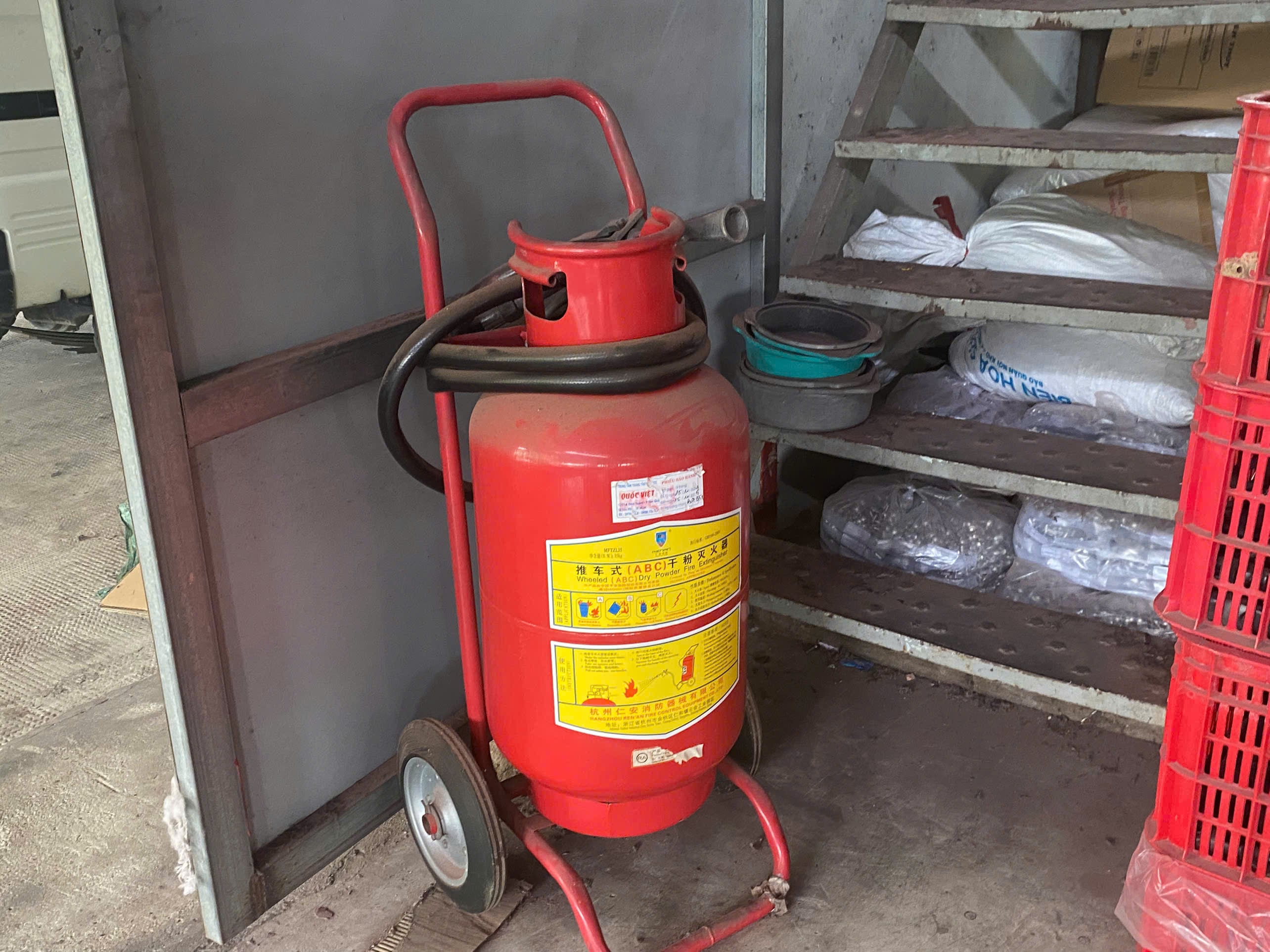 Fire extinguisher